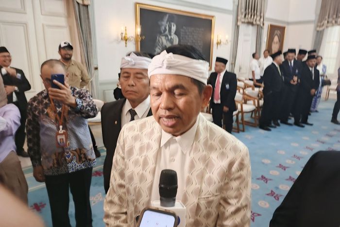 Beredar video diduga Dedi Mulyadi promosikan situs judol, humas Jabar langsung beri klarifikasi mengejutkan. 