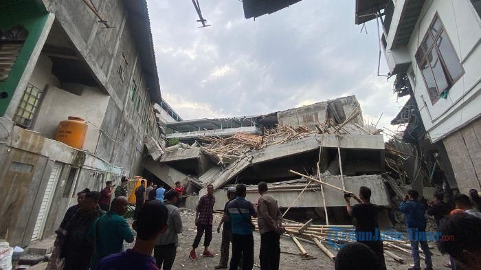 Kronologi musala Ponpes Al Khoziny Sidoarjo ambruk saat tatusan santri salat Asar, satu orang dinyatakan tewas!