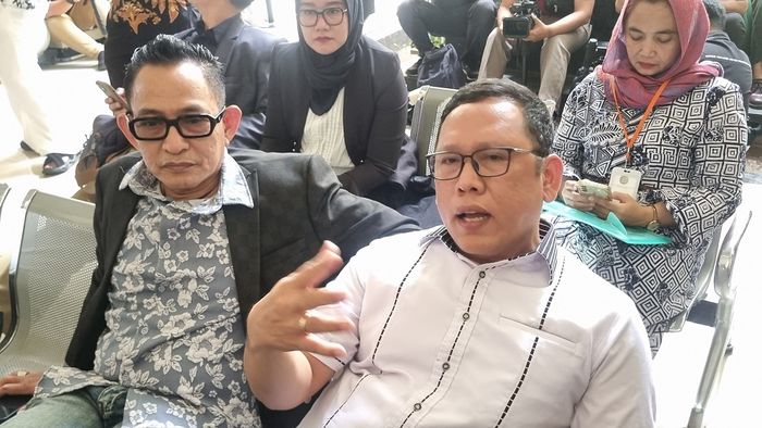 Marulitua Sianturi kuasa hukum Nikita Mirzani saat ditemui di Pengadilan Negeri Jakarta Selatan, Rabu (8/10/2025).