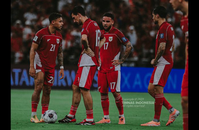 Indonesia gagal lolos ke Piala Dunia 2026 setelah kalah 1-0 dari Irak. Pelatih Patrick Kluivert kecewa, Ketua Umum PSSI Erick Thohir minta maaf (PSSI)