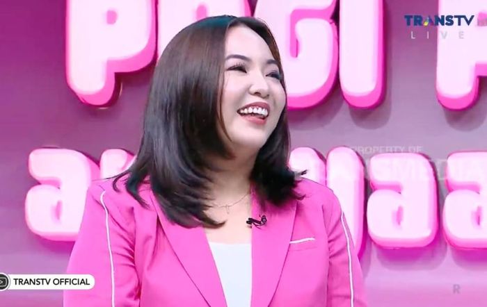 Kakak Amanda Manopo, Felicia Angelica Manopo Lugue, menceritakan perjalanan cinta adiknya, Amanda dengan Kenny Austin.
