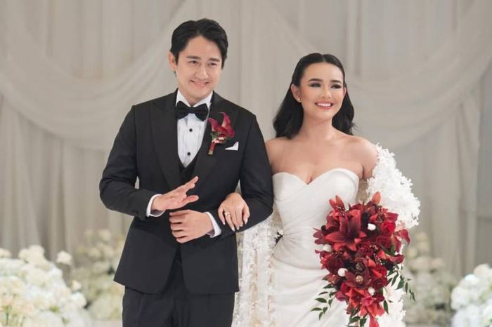 Amanda Manopo bikin syok usai spill pengeluaran buat beli jajan makanan online. Istri Kenny Austin sampai rogoh kocek hingga Rp 215 juta. 