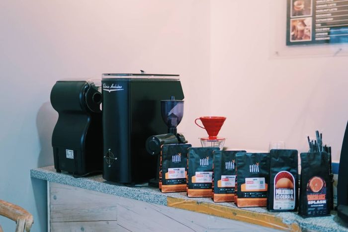 Area kafe di Glam Autowash