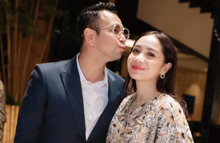 Raffi Ahmad kirim bantuan Rp5 miliar untuk korban banjir Sumatra, Wagub Sumber beri pujian ini untuk sang presenter. 