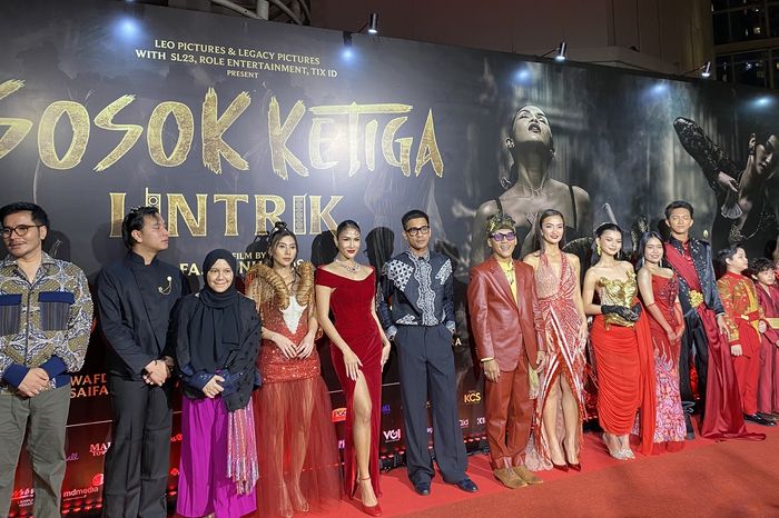 Deretan pemain film Sosok Ketiga: Lintrik di kawasan Kuningan, Jakarta Selatan pada Kamis (23/10/2025).