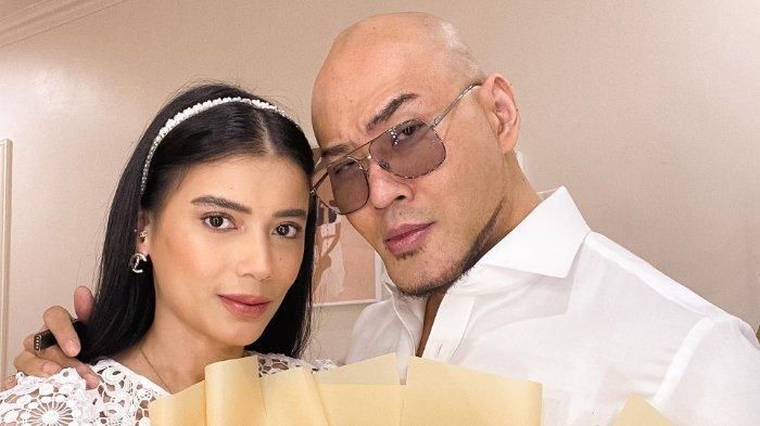 Digugat cerai Sabrina Chairunnisa, baru-baru ini Deddy Corbuzier sindir diri sendiri di malam award., ucapannya jadi sorotan!