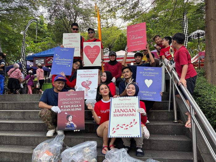 Andien lakukan aksi plogging atau pungut sampah di Car Free Day (CFD) Jakarta,&nbsp;&nbsp;Minggu (2/11/2025) pagi.