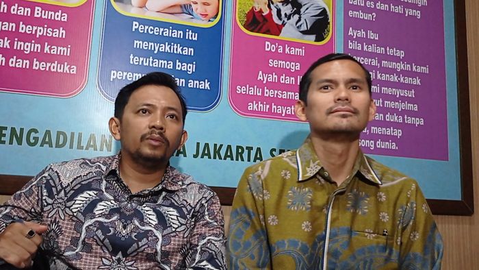 Kuasa hukum Raisa, Puguh Putra Lubis saat ditemui di Pengadilan Agama Jakarta Selatan, Senin (3/11/2025).
