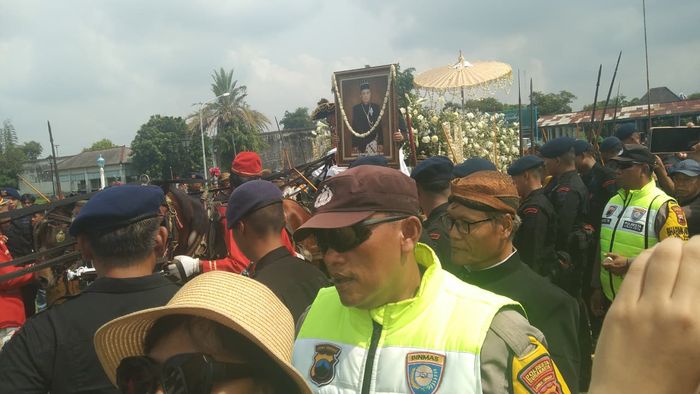 Inilah kereta sakral Rata Pralaya yangantarkan jenazah Raja Keraton Solo Pakubuwono XIII , ternyata berusia 100 tahun. 