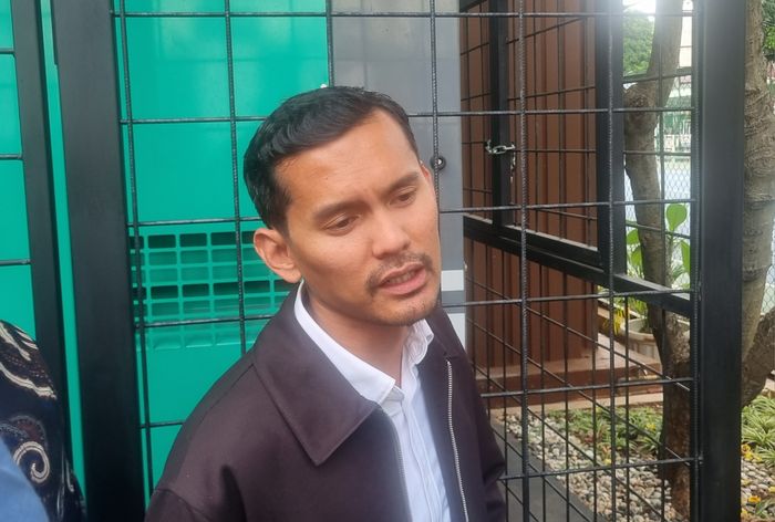 Kuasa hukum Raisa, Putra Lubis di Pengadilan Agama Jakarta Selatan pada Senin (17/11/2025). 