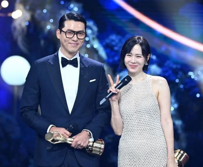 Simak profil Son Ye Jin, artis sekaligus istri Hyun Bin yang viral usai menang Blue Dragon Film Awards 2025.