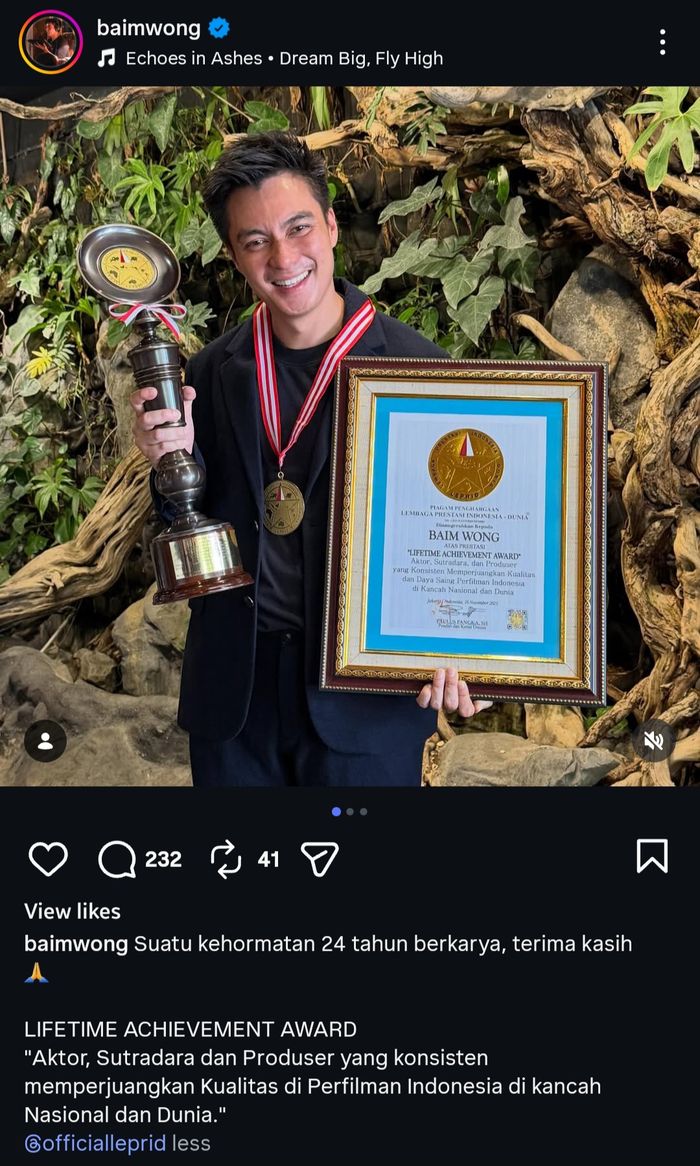 Baim Wong raih penghargaan sebagai aktor, sutradara, dan produser.