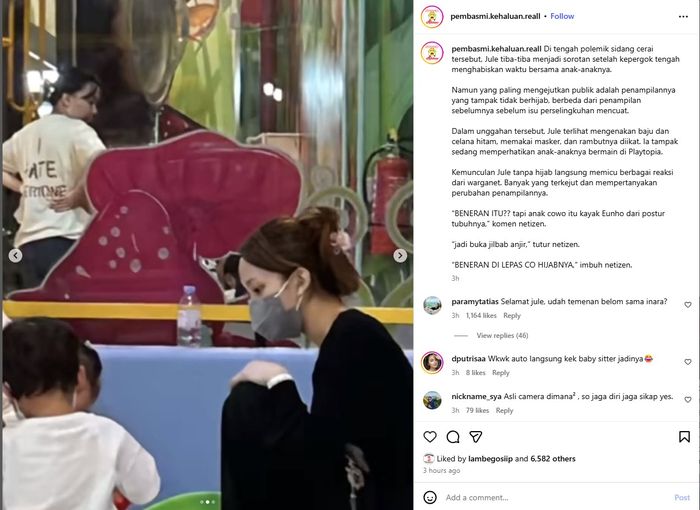 Penampilan Jule saat temani anak-anaknya bermain.