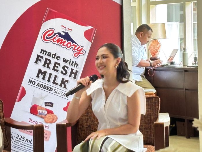 Jessica Mila dalam acara peluncuran Cimory Milk No Added Sugar, di kawasan Menteng, Jakarta Pusat, Rabu (26/11/2025).