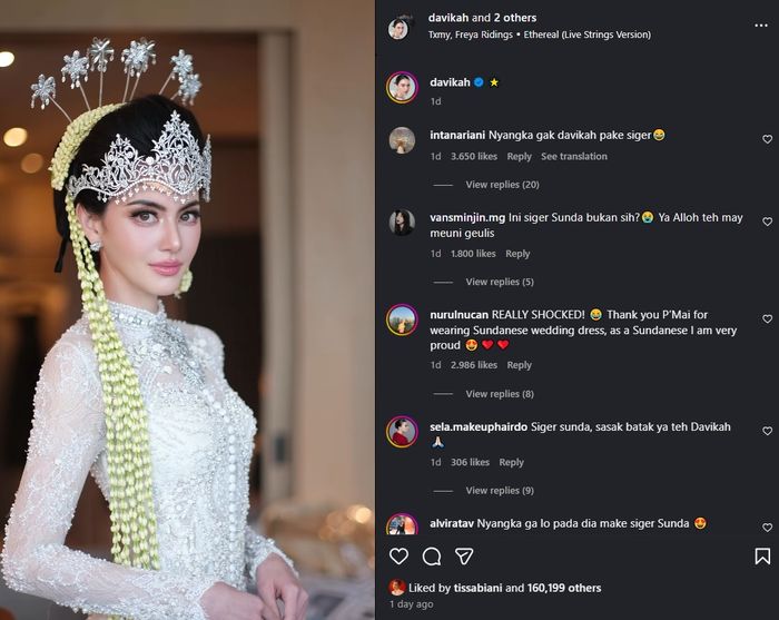 Aktris Thailand, Davika Hoorne memakai pakaian adat Sunda dengan siger.
