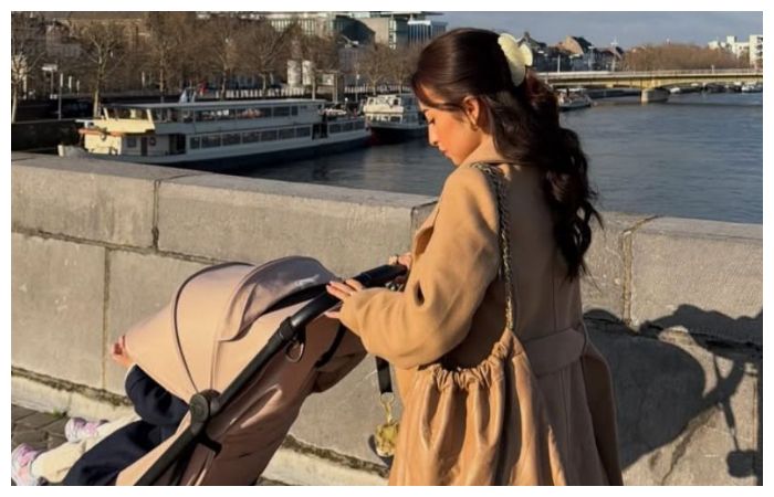 Jennifer Coppen nikmati momen jalan-jalan bersama sang anak di Belanda.
