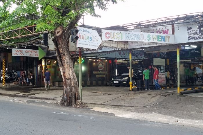 TKP kecelakaan Gary Iskak di kawasan Pesanggrahan, Jakarta Selatan, Minggu (30/11/2025). 
