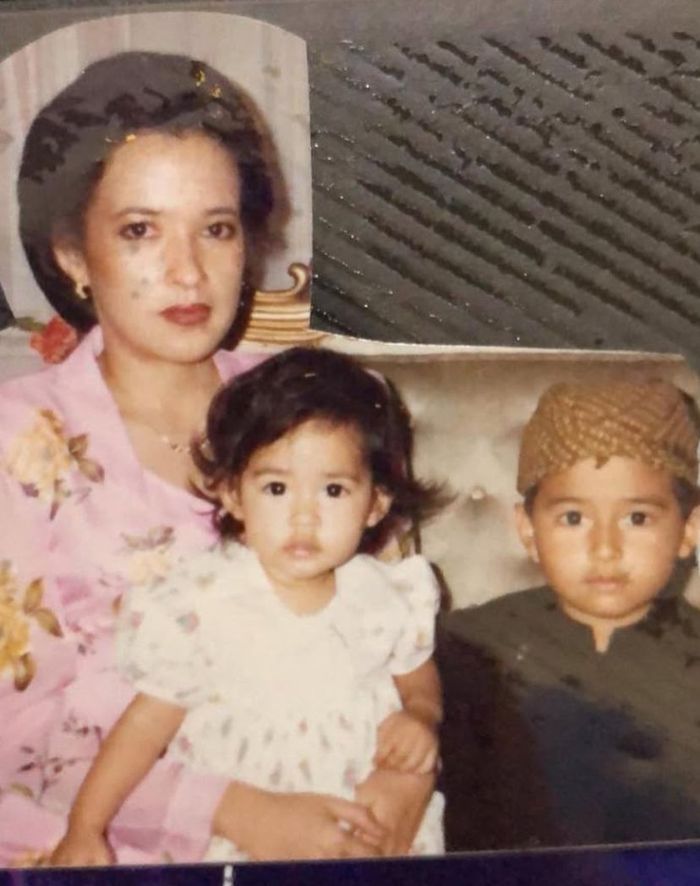 Ria Mariaty memiliki 2 anak, Rinaldi dan Raisa.