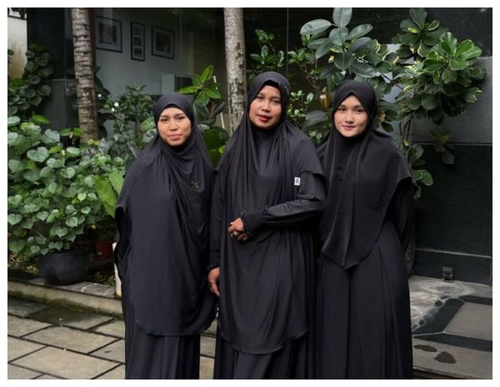 Rachel Vennya mengumrohkan tiga asisten rumah tangganya