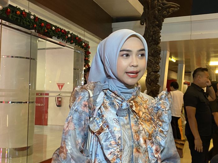 Ria Ricis ditemui oleh awak media pada Sabtu (6/12/2025)