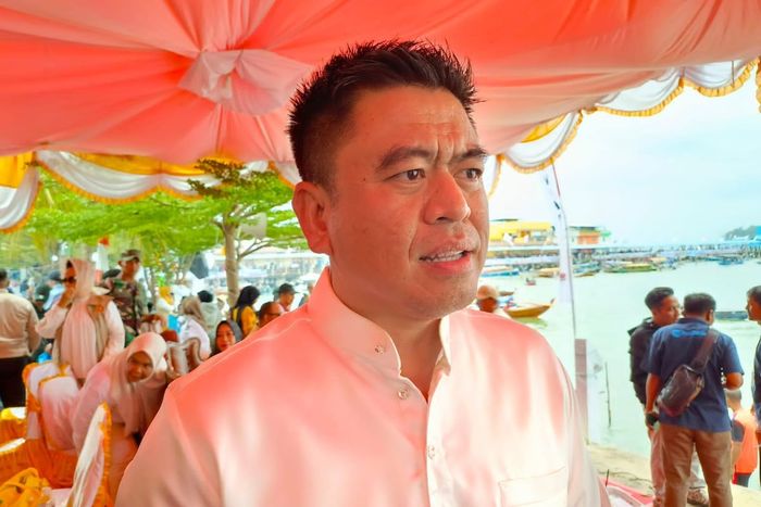 Kronologi anggota DPR diduga sindir donasi Rp10 miliar Ferry Irwandi untuk korban banjir Sumatra, sebut negara sudah keluarkan triliunan rupiah. 