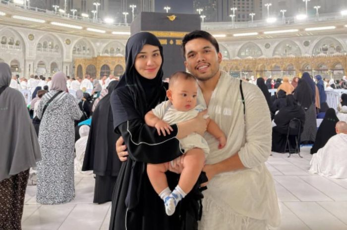 Aaliyah dan Thariq bawa anak umrah