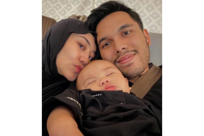 Momen Aaliyah dan Thariq bawa baby Arash umrah