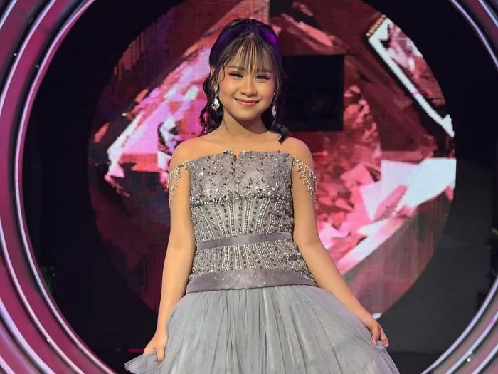 April memiliki kisah pilu sebelum menjadi salah satu peserta Dangdut Academy 7.