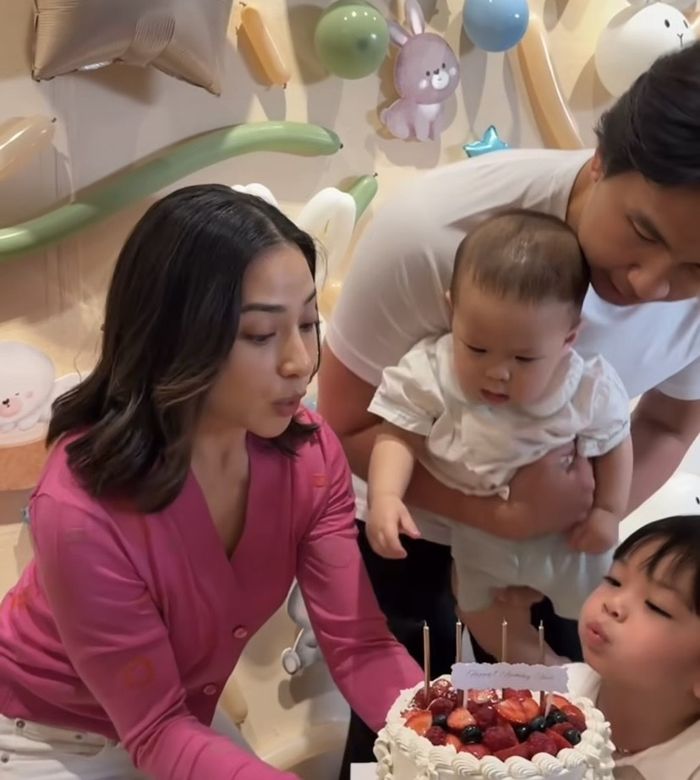 Momen ulang tahun pertama putra kedua Nikita Willy dan Indra Priawan, Nael Idris.