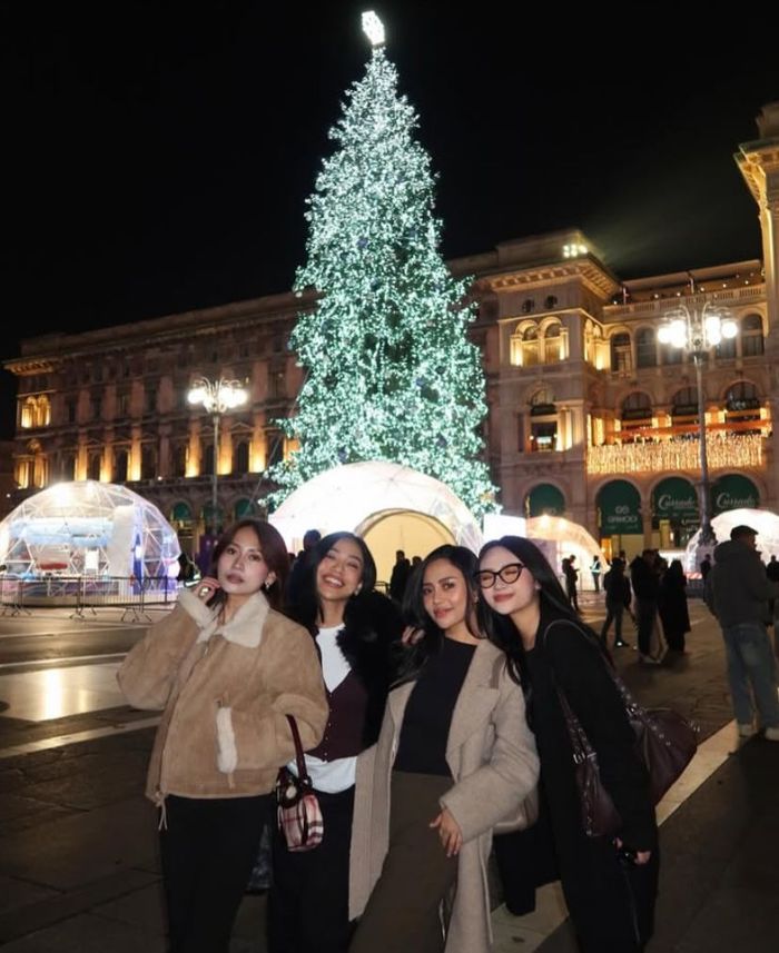 Rachel Vennya liburan ke Italia bersama keluarga besar.
