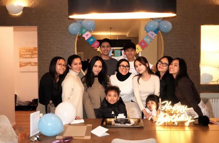 Rachel Vennya&nbsp;boyong keluarga besar liburan ke Italia.