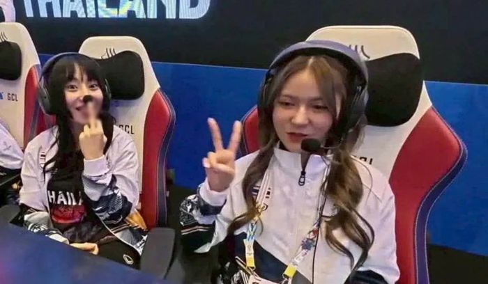 Pemain eSports Thailand, Warasin Naphat acungkan jari tengah