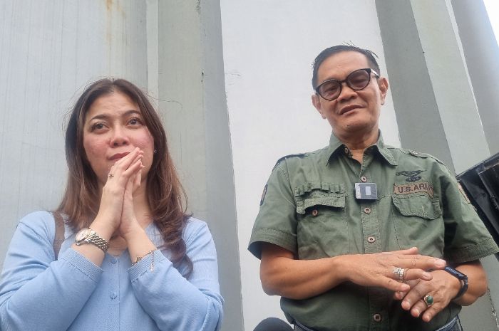 Dokter Kamelia dan pengacara Jon Mathias jenguk Ammar Zoni di Lapas Cipinang, Jakarta Timur, Rabu (17/12/2025).