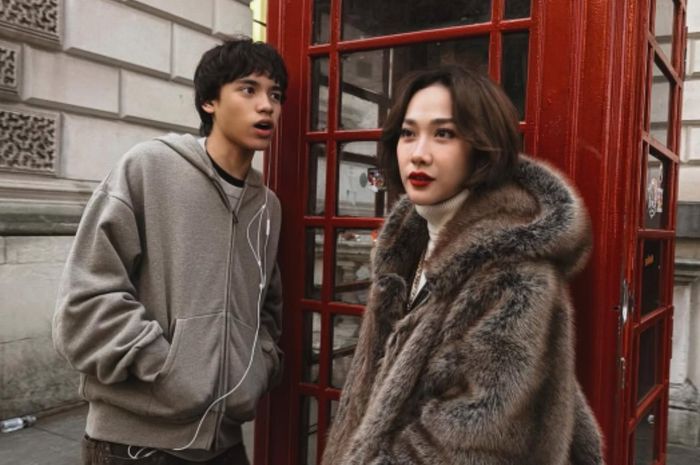 BCL dan Noah berfoto di red telephone box yang menjadi ciri khas London