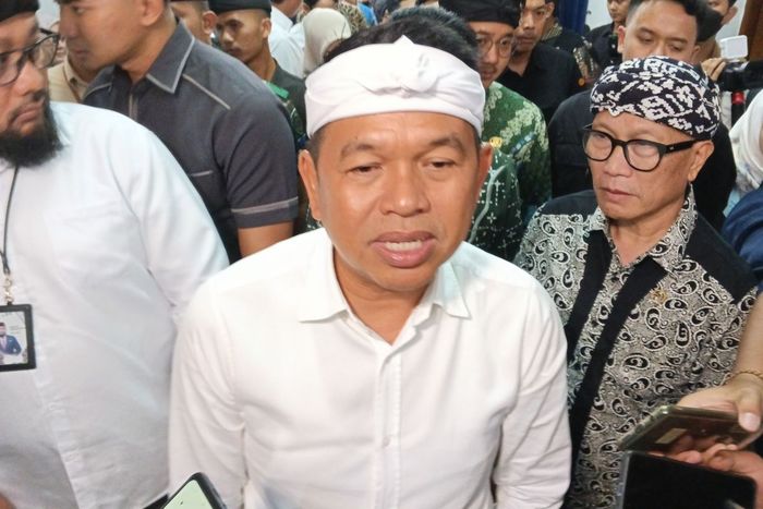 Dedi Mulyadi tetiba minta dicarikan jodoh oleh Choky Sitohang, sang Gubernur Jawa Barat beri kode ingin lepas status duda. 
