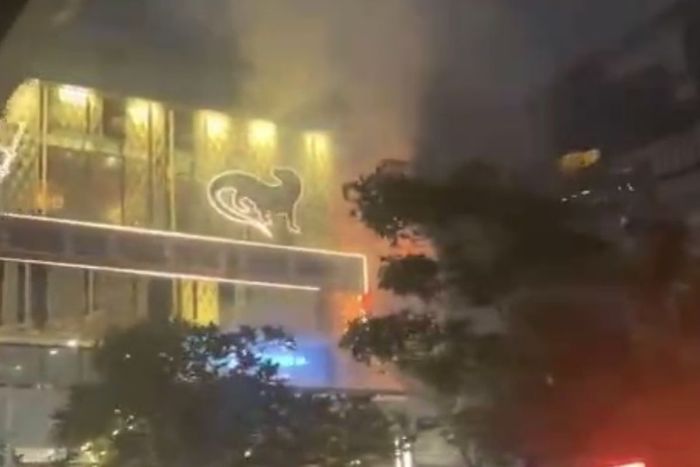 Kronologi kebakaran di gedung Sarinah, berawal dari korsleting listrik hingga butik Anne Avantie ikut kena imbasnya.