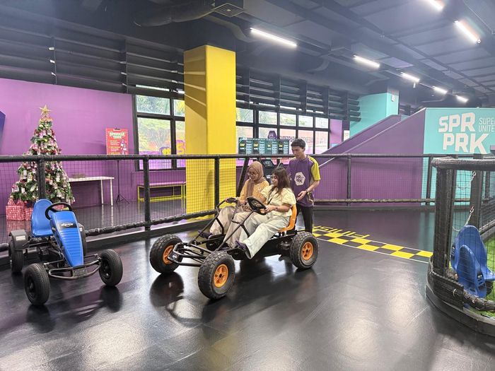 Permainan Gokart di Superpark Pondok Indah.