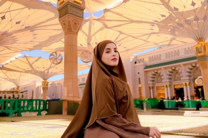Tasya Farasya merayakan tahun baru 2025 dan menyambut 2026 dengan menjalankan ibadah umrah