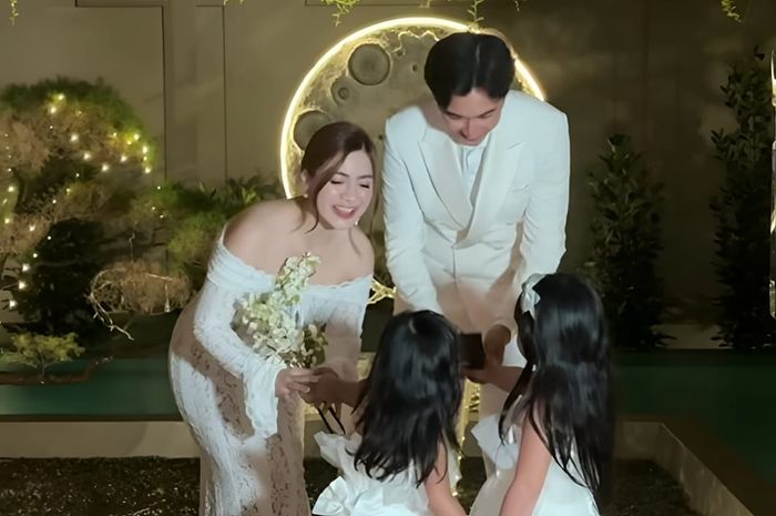 Felicya Angelista dan Immanuel Caesar Hito merayakan ulang tahun pernikahan mereka yang ke-5 dengan Renewal Vow 