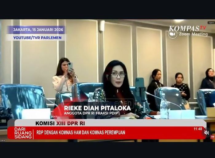 Rieke Diah Pitaloka murka dengan kasus Aurelie Moeremans, sang politisi sentil Komnas Ham dan Komnas Perempuan. 