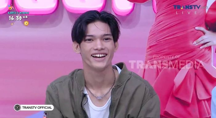 Michael Octavian (16) remaja yang dulu bekerja menjadi manusia silver di lampu merah. Kini, menjelma menjadi model fashion show.