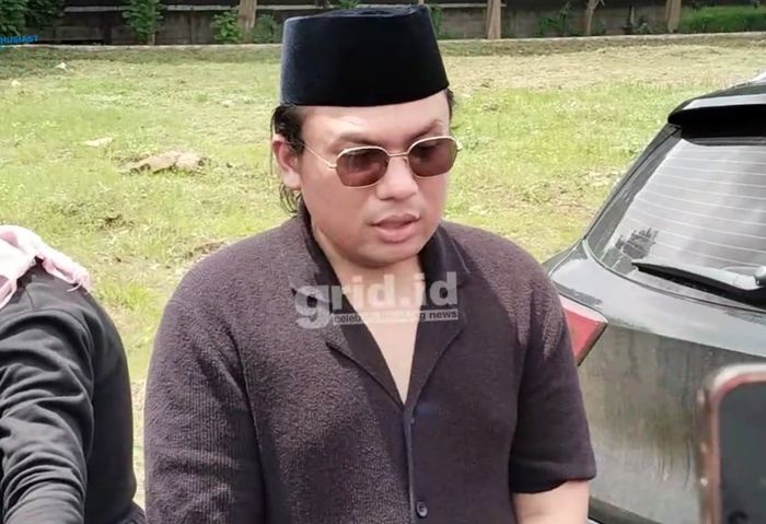 Keanu Agl saat ditemui di usai pemakaman Lula Lahfah di TPU Rawa Terate, Cakung, Jakarta Timur, Sabtu (24/1/2026). 