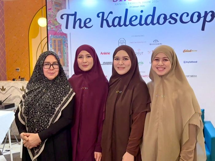 (ki-ka) Desainer Merry Pramono, Senaz Nasansia, Siriz Tentani, dan Sansa Enandera, dalam press conference The Kaleidoscope.