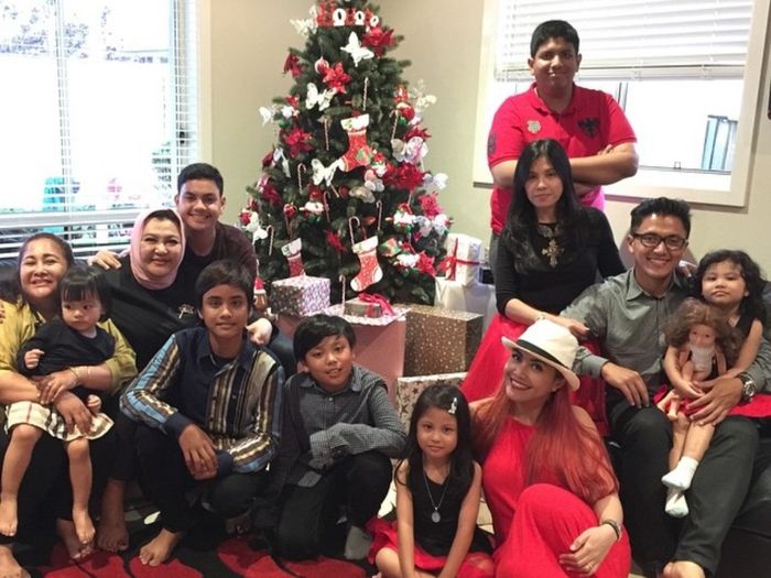 Momen kebersamaan keluarga besar Denada dan Ressa.