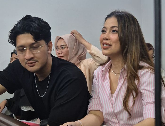 Dokter Kamelia dan Aditya Zoni di Pengadilan Negeri Jakarta Pusat, Senin (9/2/2026)).