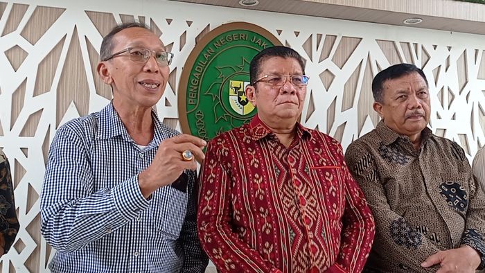 Pihak Reza Gladys menyentil Kuasa Hukum Nikita Mirzani terkait ketepatan waktu.