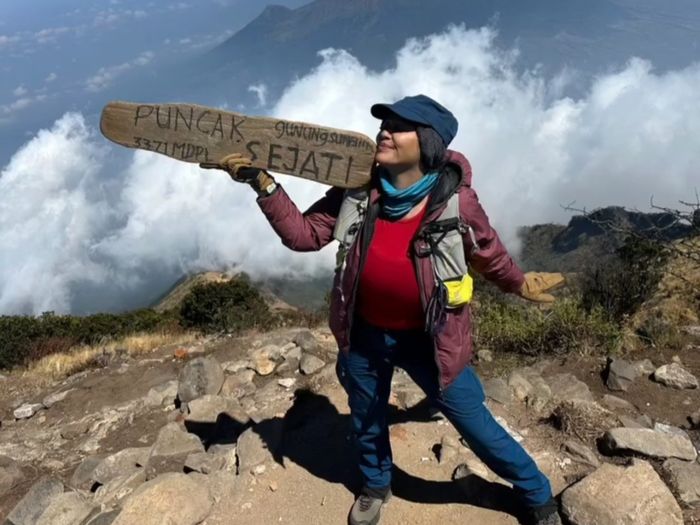 Meriam Bellina saat mendaki gunung Sumbing pada 2023 lalu. 