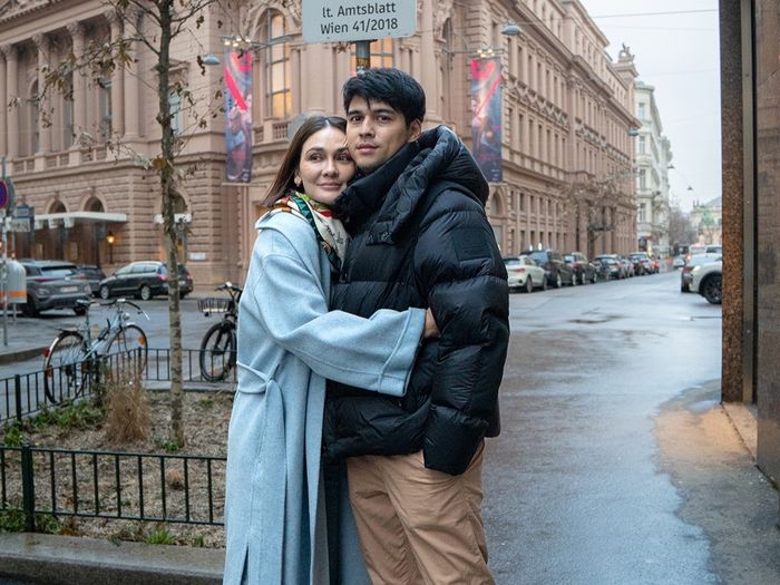 Aktor Maxime Bouttier pamer menu buka puasa ala Jepang, suami Luna Maya ungkap tips diet saat Ramadan. 