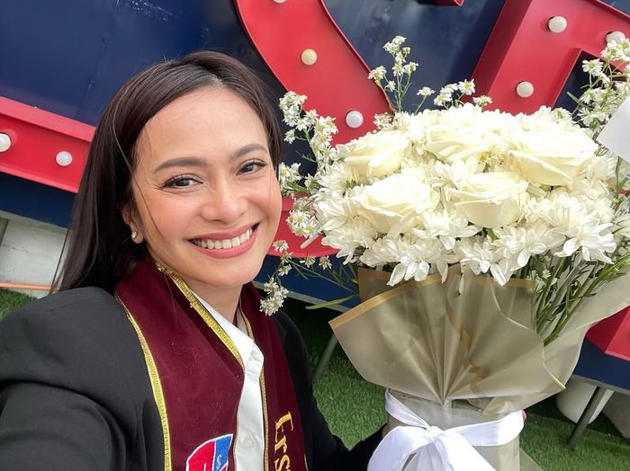 Ersa Mayori lulis S2 di usia 46 tahun. 