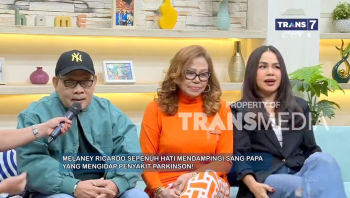 Melaniey Ricardo bersama kedua orangtuanya, Ricardo Siahaan dan Sylvia Herawatie Boru Pardede.